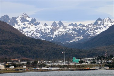 Fundado como Puerto Luisa en 1953, tres años después recibió su nombre actual. Hoy es la principal ciudad de isla Navarino y capital de Cabo de Hornos.